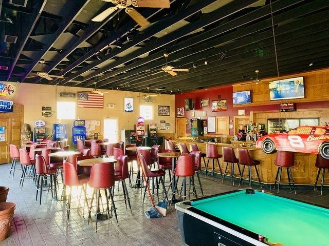 MANTENO - INVESTMENT OPPORTUNITY - BAR: 178 N Locust St, Manteno, IL 60950